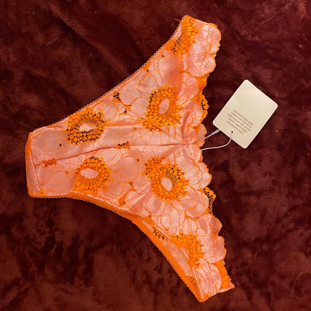 Savage Fenty perfect ‘Poppy lace bralette and cheeky’